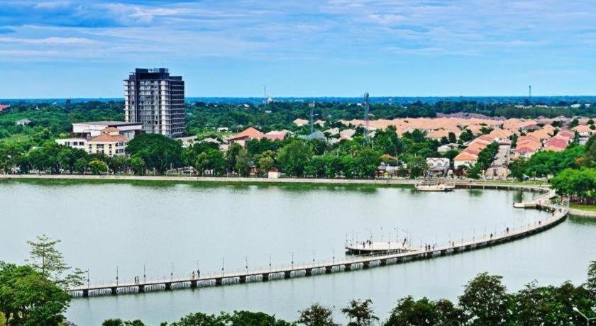 B2 Khon Kaen Boutique & Budget Hotel Esterno foto